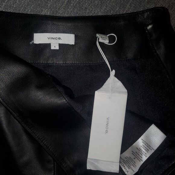 Vince Women's Black Leather Hidden Side Zipper Summery Style Shorts Size - Picture 8 of 16